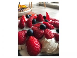 Pavlova de frutilla vegana